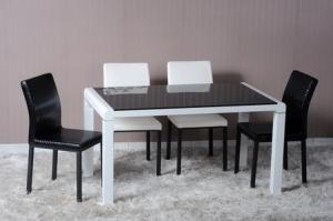 China Modern Dining Room Furniture,White/Black Glossy Dining Table on sale