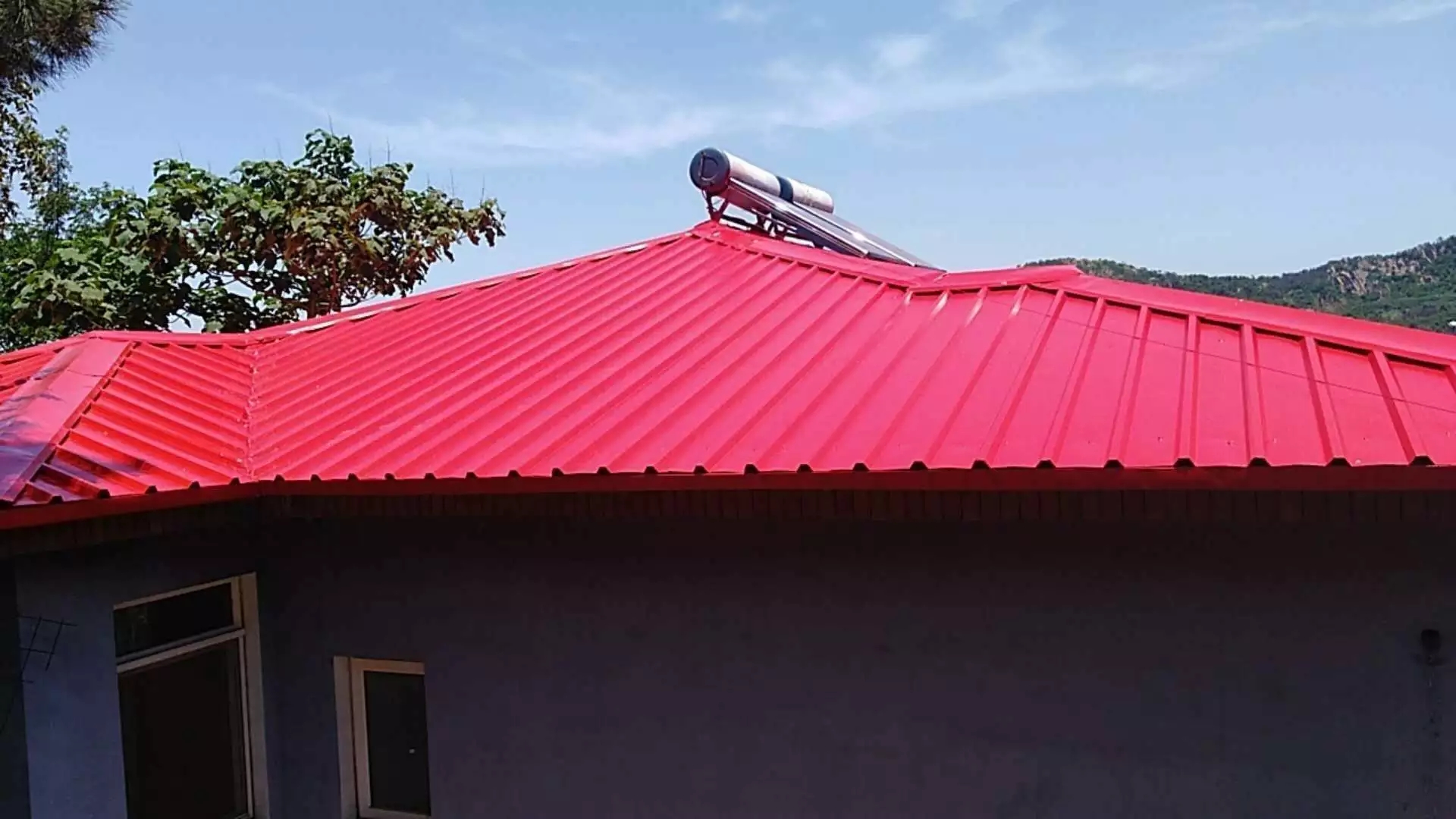 0.5mm Pre-painted Galvanized Steel Roofing Sheet in Red Color for Building Roof Cover