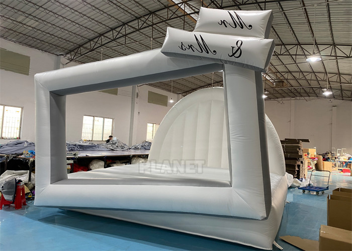 China 0.55mm PVC White Bounce House Inflatable Photo Bouncer Frame Wall on sale