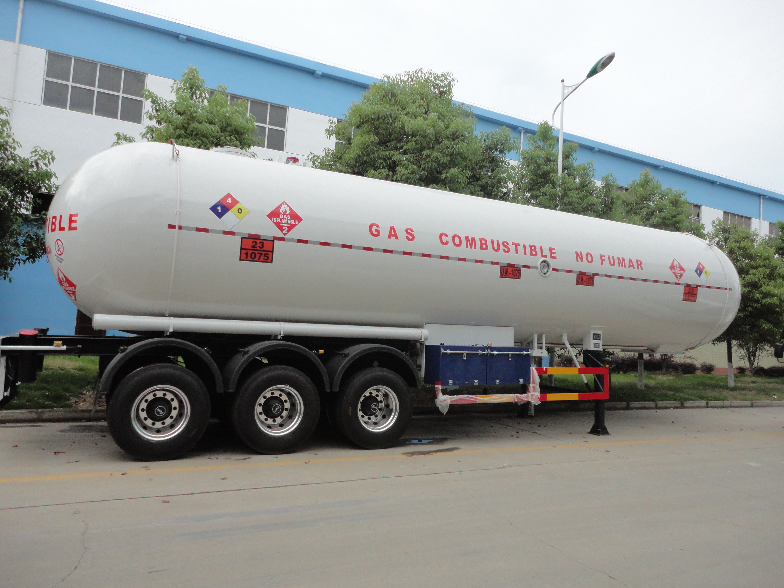 China CLW brand 3 axle 56cbm liquefied petroleum gas transport semi-trailer for sale, factory sale 56m3 lpg gas tank trailer on sale