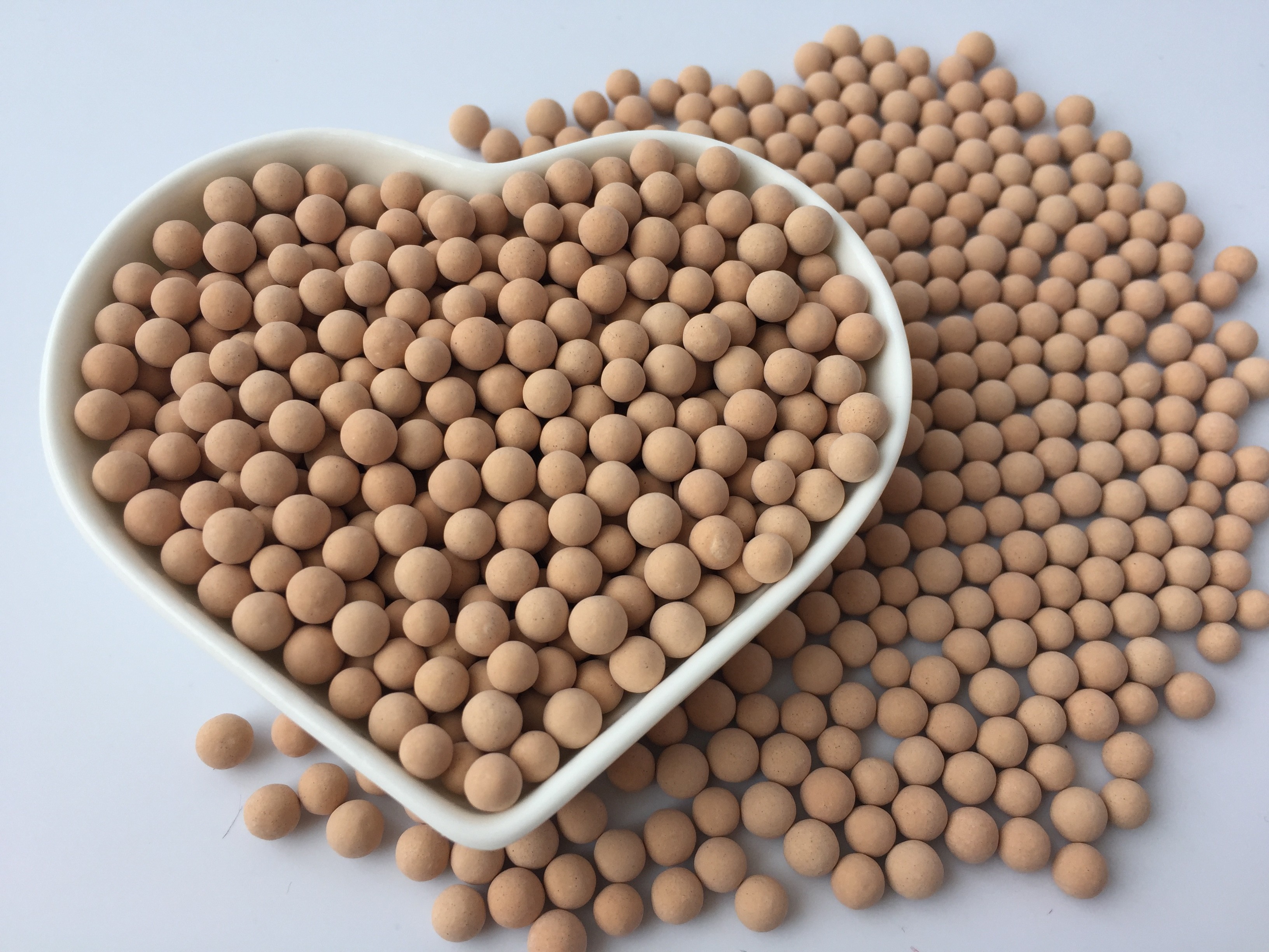 China Beige Molecular Sieving 5A Particle Size 2.0 - 5.0mm Pore Volume ≥0.35cm3/G on sale