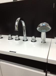 China Ceramic Deck Mount Tub Faucet Brass Polished Chrome Bathtub Mixer Tap for Bathroom on sale
