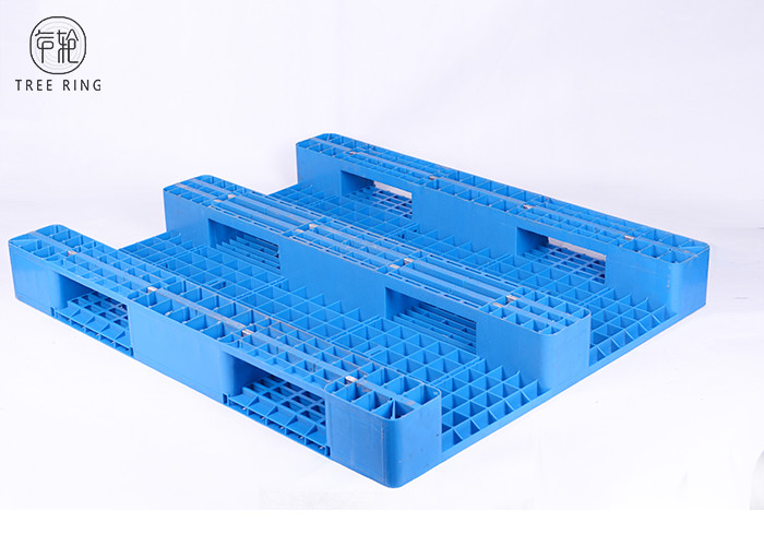 China Steel Reinforced Colored HDPE Plastic Pallets Anti-Slip Rubber Inserted 1300 * 1100 on sale