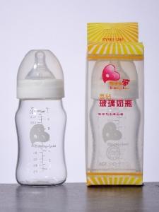 China Arc  shape Baby Feeding Bottles with Liquid Silicone Nipple, 180 to 260mL Capacity on sale