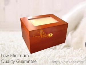China Pet Aftercare Memorial Gifts Pine Wooden Tribute keepsake locking box with photo frame on lid, gold lock and key. on sale