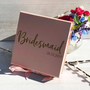 China Personalised Printed Bridal Party Gift Set Packaging Box Pink Bridesmaid Proposal Gift Packaging Box With Ribbon on sale