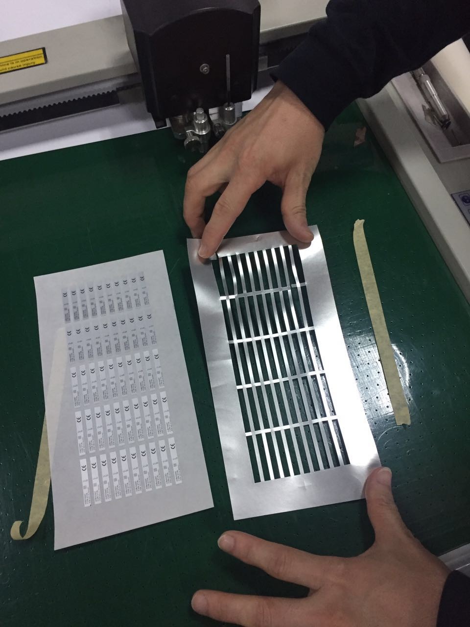 China Micron Printing Sticker Label Plotter Sticker Cutting Machine on sale