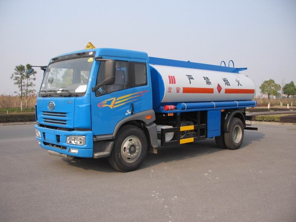 China Transporting Petroleum Fuel Oil Tank Truck / Lorry (4x2) 12CBM With ISO9001 on sale