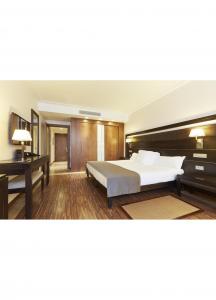 Best Eco Friendly Contemporary Hotel Bedroom Furniture Solid Wood Frame And High Density Foam wholesale