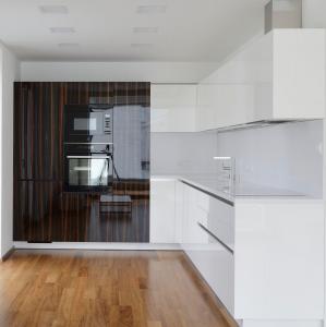 China Acrylic Free Standing Kitchen Cabinet Modern High Gloss White Wood Grain Kitchen Units on sale