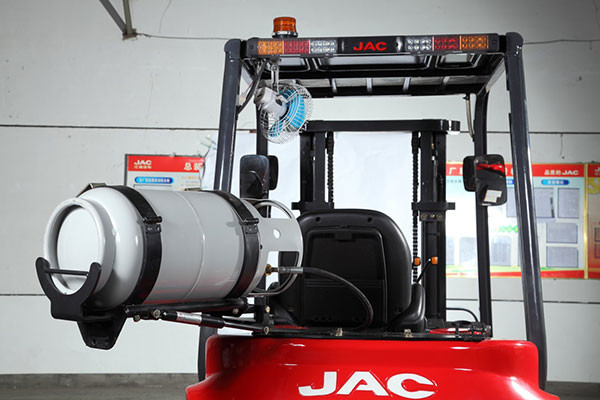 Best JAC Sit Down 1.8 Ton LPG Forklift Trucks High Performance Low Emissions wholesale