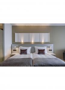 Best High End Hotel Bedroom Furniture Solid Wood + Plywood With Veneer + Sponge + Upholstery wholesale