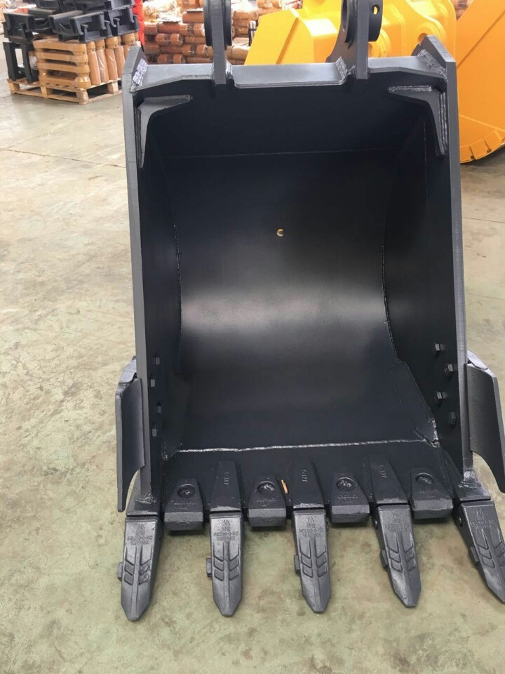 China JCB JS130 Excavator Rock Bucket With Bucket Teeth And Pins Adapter Side Cutters on sale