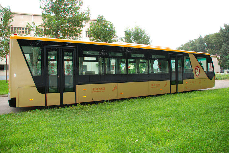 China 13 Seater 77 Passenger International Airport Bus Ramp Bus With Adjustable Seats on sale