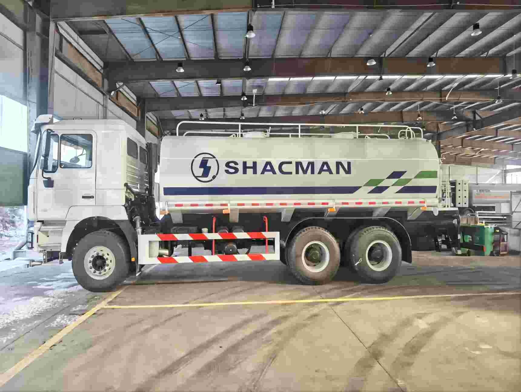 China EuroII Water Tank Truck 5000 Liter SHACMAN F3000 2500 Gallon Water Truck 340hp on sale