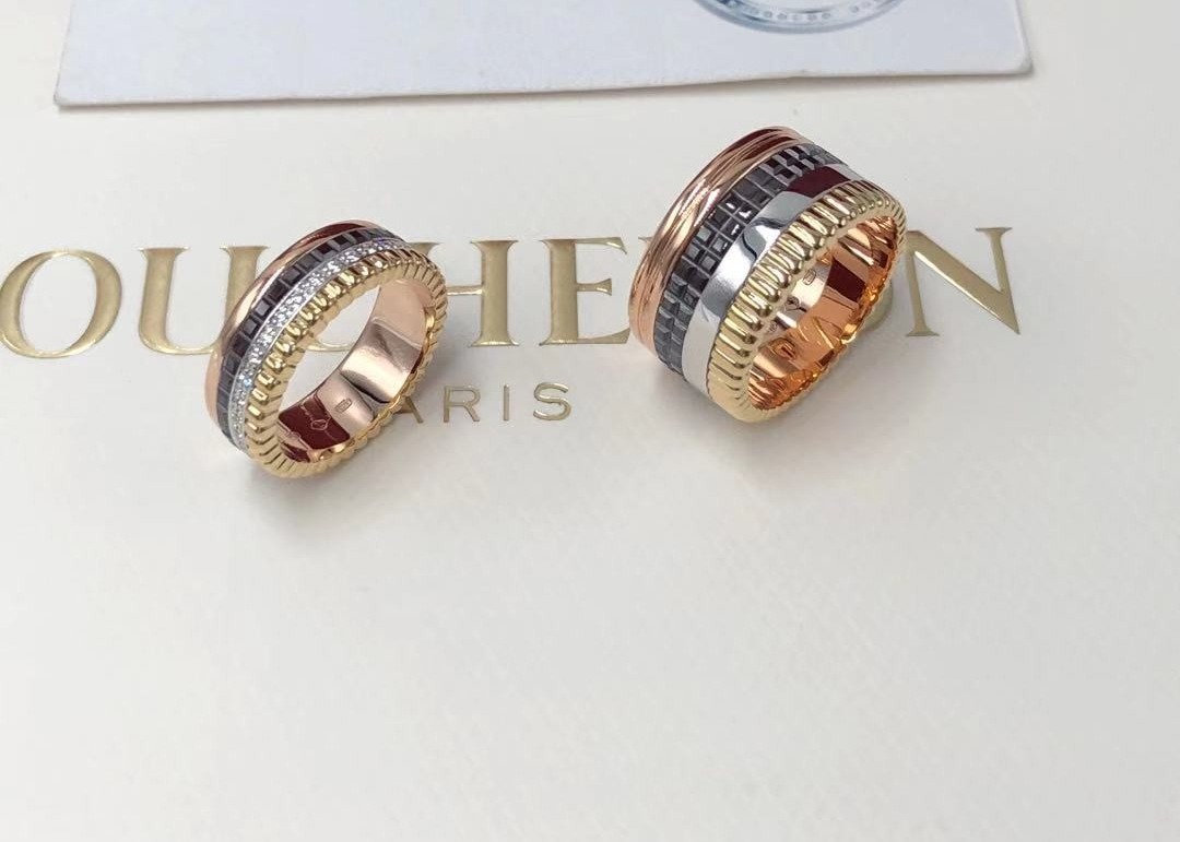 China EU US Size Classic Quatre 0.7cm Width 18K Gold Engagement Ring  Black on sale