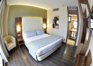Best Deluxe Modern Hotel Bedroom Furniture , King Size Bedroom Sets wholesale