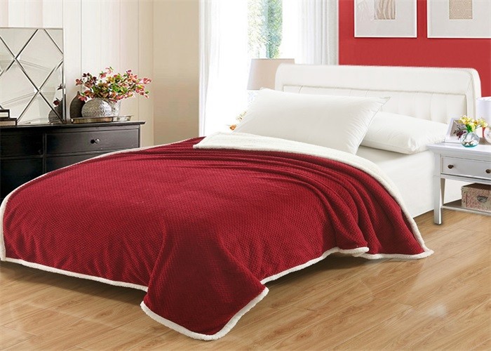 Best Bright Red Coral Fleece Blanket 0.5cm Thickness No Bleaching For Bedrooms wholesale
