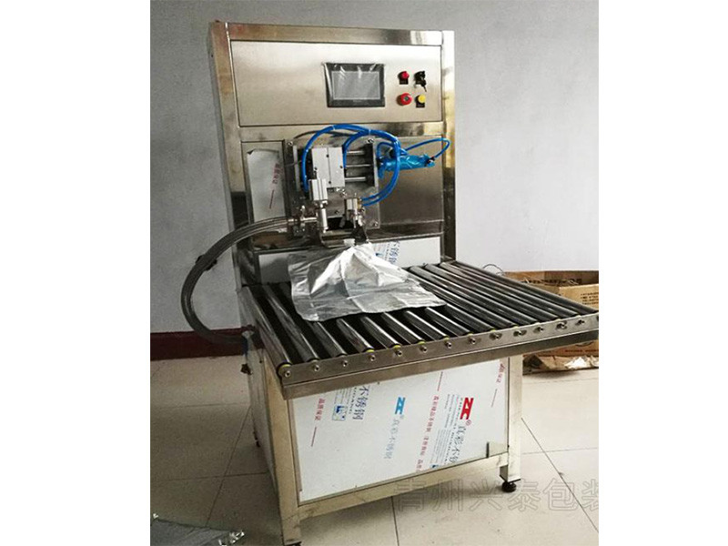Best Semi Automatic 30L Bag In Box Filling Machine for Fruit Juice Packaging wholesale