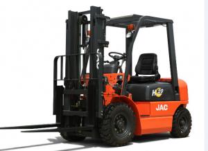 2 Tons Rated Capacity Diesel Forklift Truck Lifted Diesel Trucks With Excellent Manoeuvrability