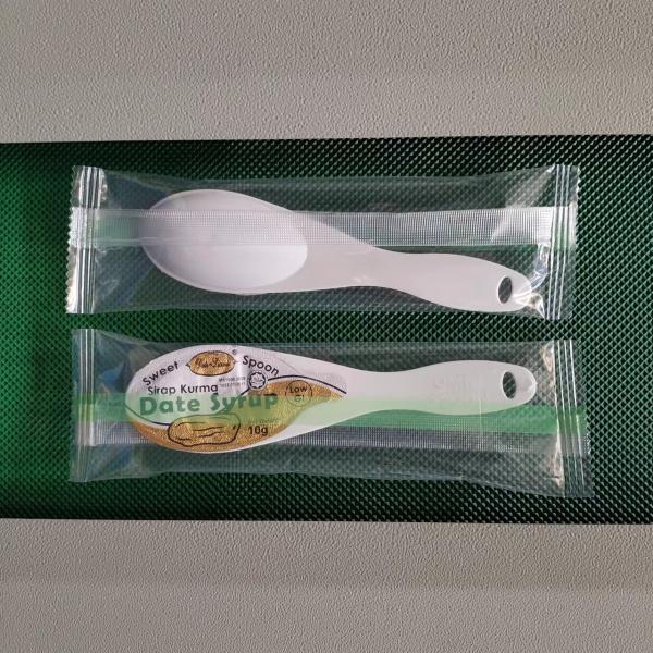 Disposable Wood Plastic Tableware Fork Knife Spoon Packing Machine Pillow Wrapping Packaging Machine For Cutlery Set