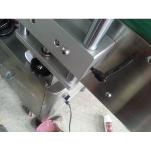 Best PLC Screen Adhesive Labeling Machine Ss304 Bottle Sticker Machine wholesale