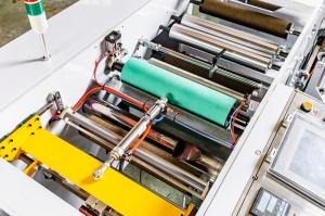 China Servo Motor Automatic Folding Machine LDPE CPP 230m/min on sale