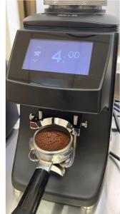 China Aluminium Alloy ABS Espresso Bean Grinder Hand Coffee Bean Mill 1.7kg Tank Volume on sale