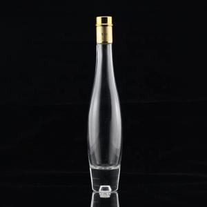 China 750ml Heavy-based Clear Glass Alcohol Bottle with Golden Metal Cap in Bulk on sale