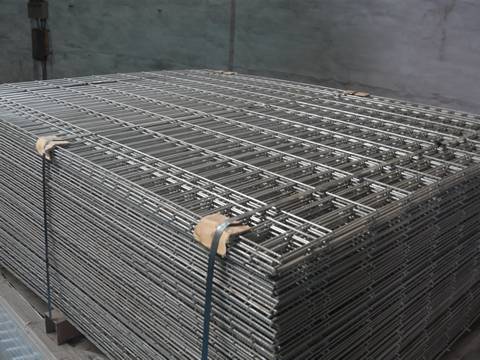 Concrete Reinforcement Welded Mesh Panel Square Hole Shape 150 X 150 Mm Size