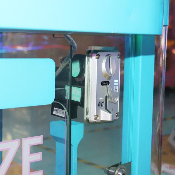 Small Toy Claw Crane Machine For Rent / Claw Machine Cabinet Electronic