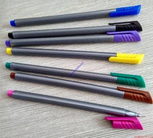 China 18 colors triangular Plastic Fineliner Pen,art Drawing pen,triangular fineliner pen on sale