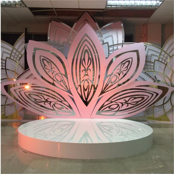 Antique Decoration Backdrop With Artificial Flowers Square Mirrored Pedestal Stand 120cm