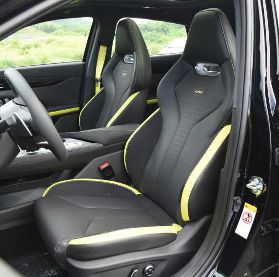 Chang'an UNI-V 2022 2.0T leading edition Gasoline Compact SUV 2.0T 233HP L4