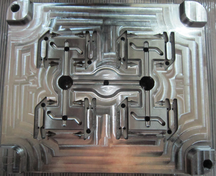 8 Cavity Mold Multi Injection Molding Blown Plastic LDPE Clips Sub Gates