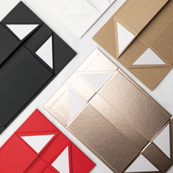 Flat Folding Gift Box With Magnetic Lid 4C UV Lamination Embossing Stamping