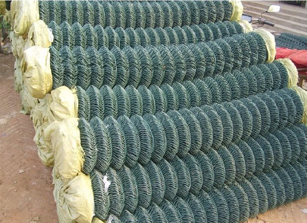 Dipped Galvanized Chain Link Fence With 35-300G per Square Meter Zinc Coating; PVC Coated Chain Link Fence