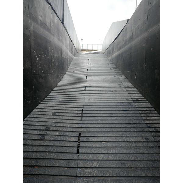 Racecourse Tunnel Black Rubber Floor Mats Embedded With Q235 Steel Plate For Horse Pool Access