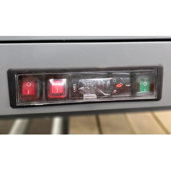 Multideck Adjustable Display Freezer For Keeping Fruits Vegetables And Cold Drinks Fresh In Supermarkets