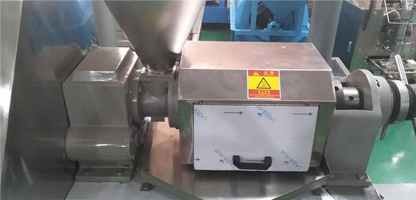 Oil press machine , oil expeller, peanut soybean rape seeds oil press machine