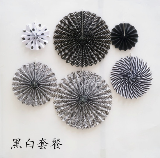 The paper fan consists of two diameters of 40 cm and two diameters of 30 cm. Two 20-centimeters, a total of six fan-flow