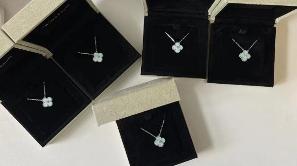 High Brand Custom Jewelry Manufacturer Best Diamond Jewelry Van Cleef Holiday Pendant 2022 diamond jewelry necklace