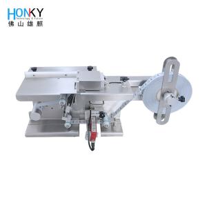 China Manual Small Box Corner Labeling Machine With Transparent Label Sensor For Transparaent Label Box on sale