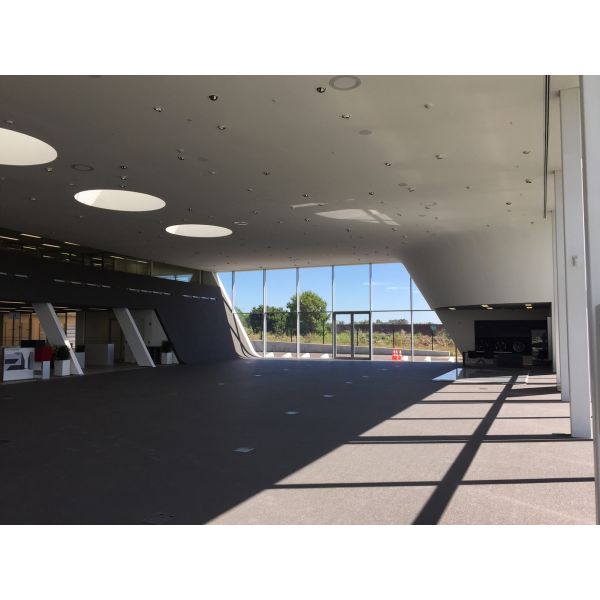 Steel-structured Car Showroom With Modern Aesthetics