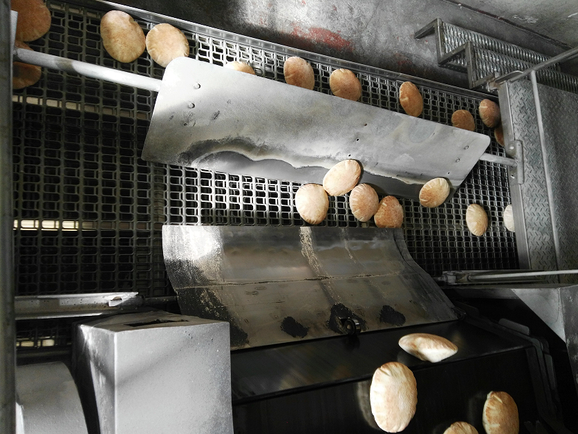 Auto - Proofing Pita Production Line With Gas Fuel Tunnel Oven , Pita Bread Maker Machine