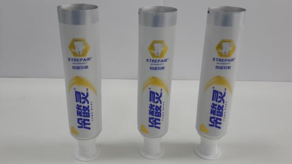 Matt Surface Design Empty Toothpaste Tubes With Smooth Balck Cap , Flexible