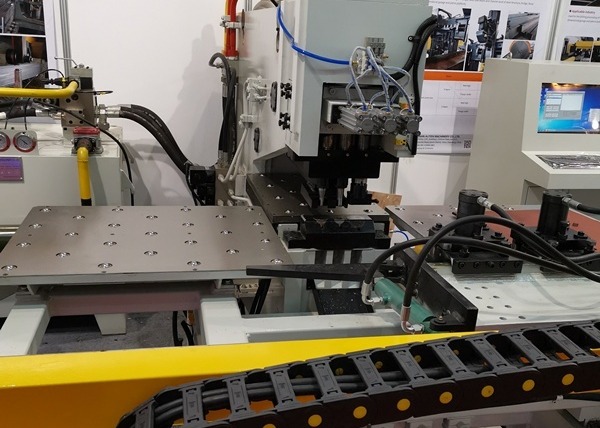 3.2×3×1.9m Overall Dimension CNC Plate Punching Marking And Drilling Machine 3 Die-Stations