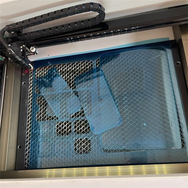 Daqin Mobile Phone 3D Tempered Glass Screen Protector Laser Cutting Machine With Constant Updates