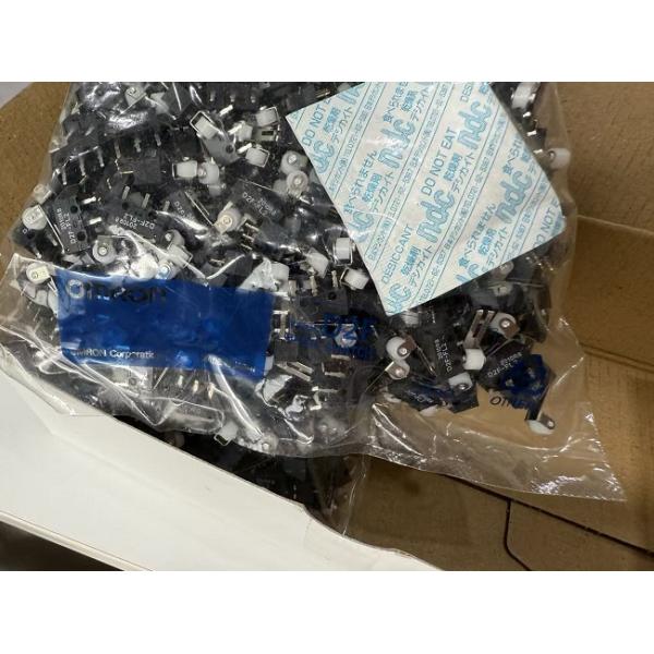 Omron D2F-FL2 1A Basic Micro Switch Low Operating Force 0.74 N Hinge Roller Lever PCB Terminals