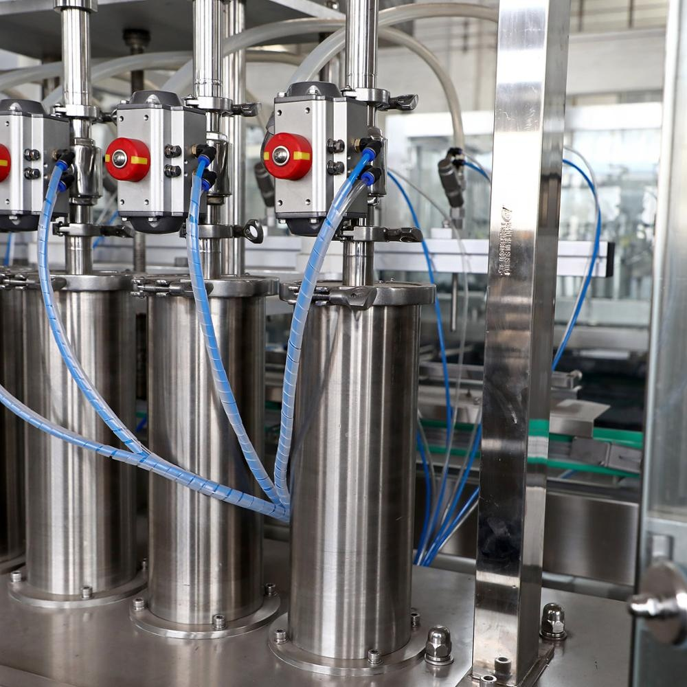 8 Heads 4 Nozzles Vegetable Oil Filling Machine , Sun Flower Oil Bottling Equipment Small Scale